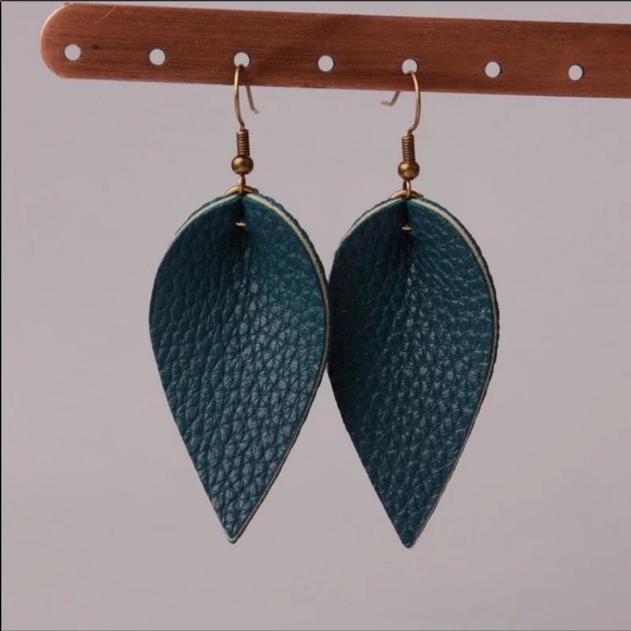 Jewelry - Boho trendy teal leather leaf drop earrings Nwt
